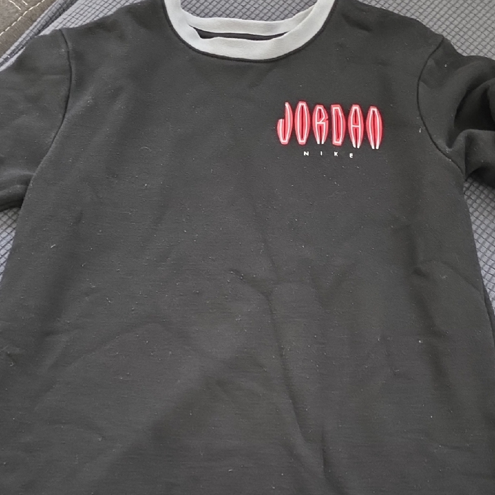 Nike Kids Black and Gray Short Sleeve Tee